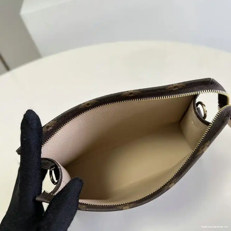 Fashionrep Bag 2204YA0041 LV 0614